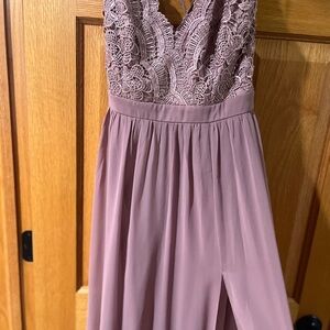 Elegant Lace Maxi Dress in Mauve
